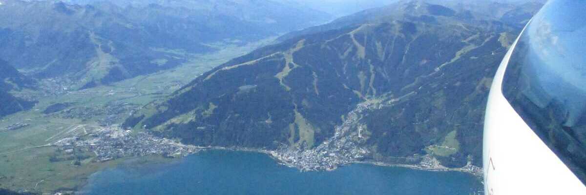 Flugwegposition um 10:42:50: Aufgenommen in der Nähe von Gemeinde Zell am See, 5700 Zell am See, Österreich in 2335 Meter